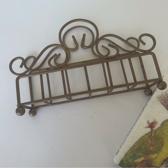 PAPER PRODUCTS DESIGN NAPKINS AND NAPKIN HOLDER NWT - Picture 4 of 14